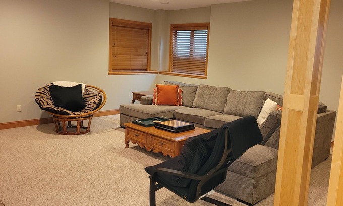 Shorewood Casa | HUGE space with room to spread out! Close to Excelsior and Lake Minnetonka.