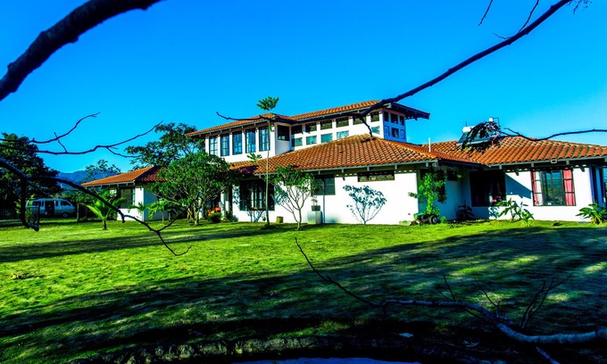 Atenas Casa | Enorme villa española con vistas al volcán, tucanes entre el aeropuerto y la playa