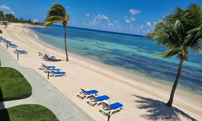 Colliers Bay Apartamento | Huge Two Bedroom Beachfront Penthouse Condo - Sleeps 6