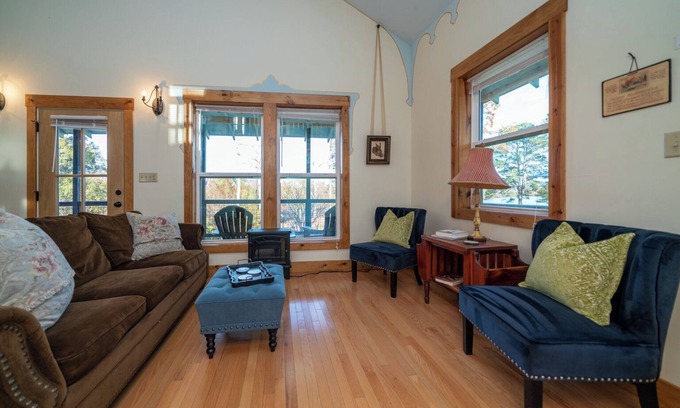 Ore City Cabaña | Huguenot Lake Front Cottage on Lake O' the Pines- 2 bedroom, 2 bath with a loft