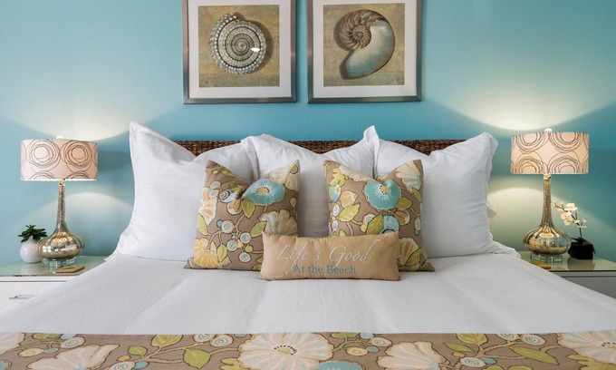 Wailea Villa | Mantener la calma y Hula En sesión para Beach House Chic Style
