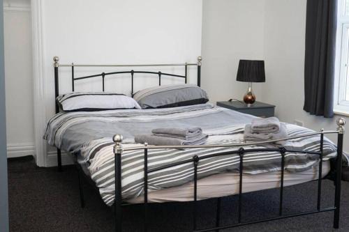 Hull Apartamento | Hullidays - University Side Lg 4 bed House