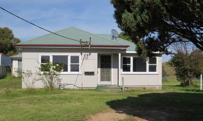 Bombala Casa | Humble family or workers accommodation. 5 min walk to town.