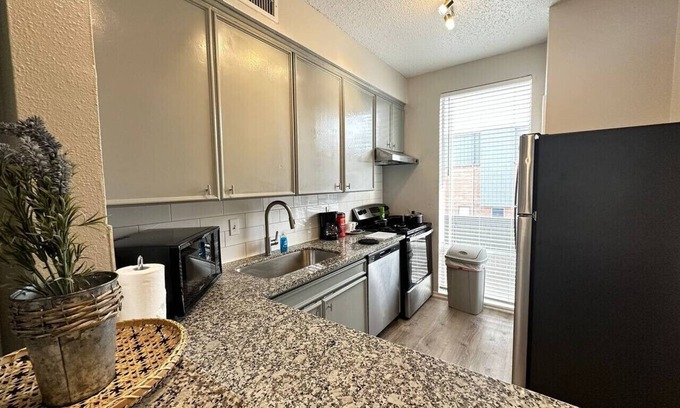 Nassau Bay Apartamento | Humble Houston Getaway w/ Prime Bay Area Location