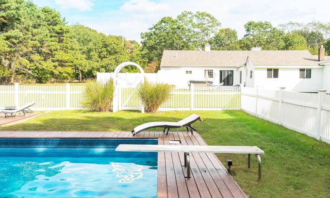 Westhampton Beach Casa | Humongous Hampton Home - 6BDRM /4 Baths