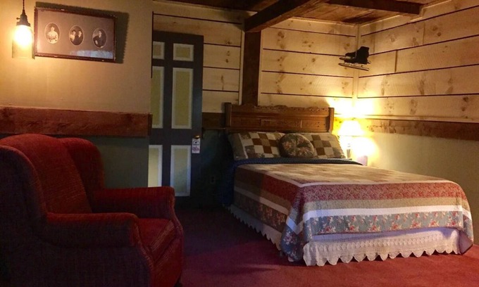 Waterbury Cabina | Hunger Mountain - Grunberg Haus Inn & Cabins