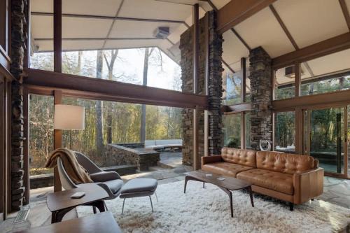 East Memphis Casa | Hunter House - Famous Fay Jones home in Memphis