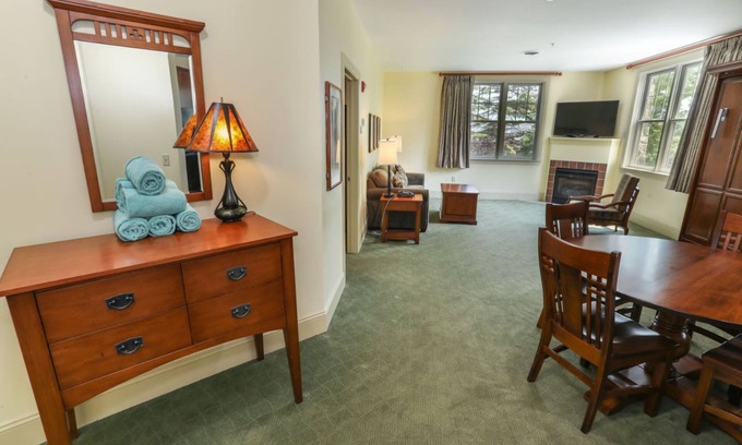 Hunter Condominio | Hunter Mountain 1BR Suite | Jacuzzi & Fireplace
