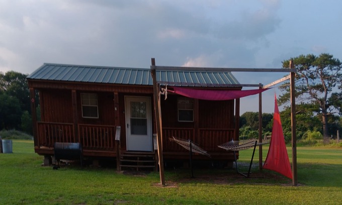 Hempstead Cabina | Hunter Prpoerties Cabin #1