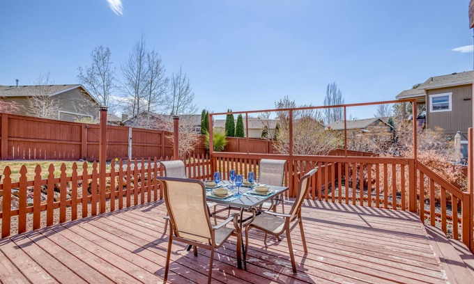 Boyd Acres Casa | Hunter's Circle- Mountain Views, Dok Ok, with a Fenced Yard, Close to Town