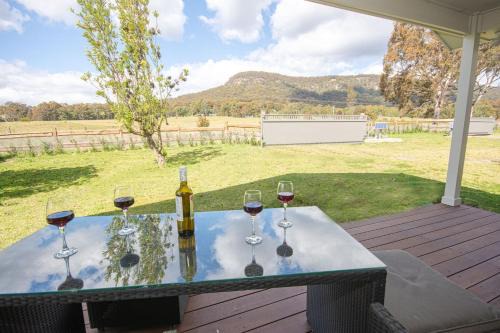 Quorrobolong Casa | Hunter Valley Luxury Farm Stay with Stunning Mountain Vistas