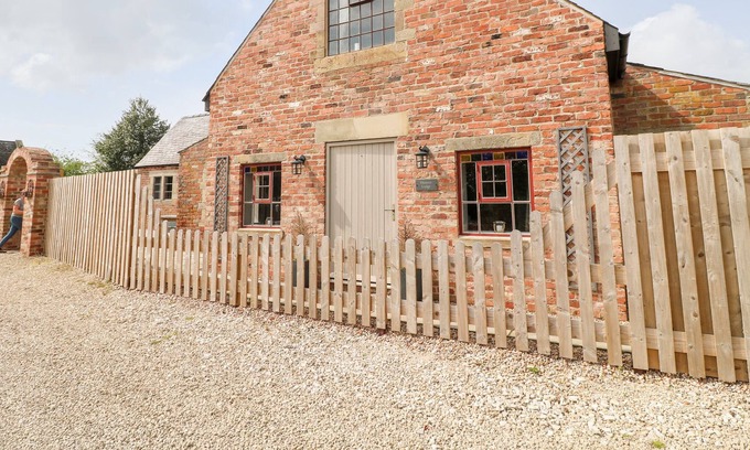 Milford Casa | HUNTERS LODGE, pet friendly, luxury holiday cottage in Belper