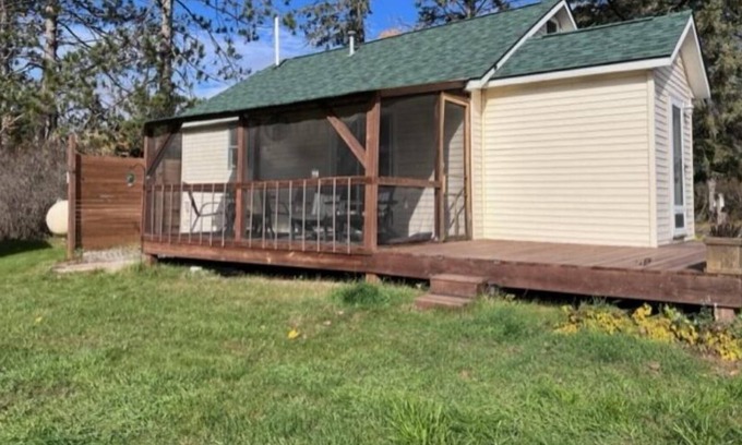 Clam Falls Cabina | Hunting cabin close to public hunting land