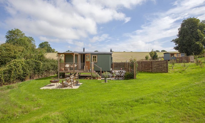 Dorchester Cabaña | HURDLEMAKERS HUT, romantic, with open fire in Piddletrenthide