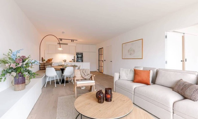 Knokke Apartamento | Huswell - Renovated apartment with sea view and parking