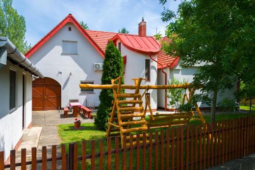 Orvenyes Apartamento | Huszár vendégház