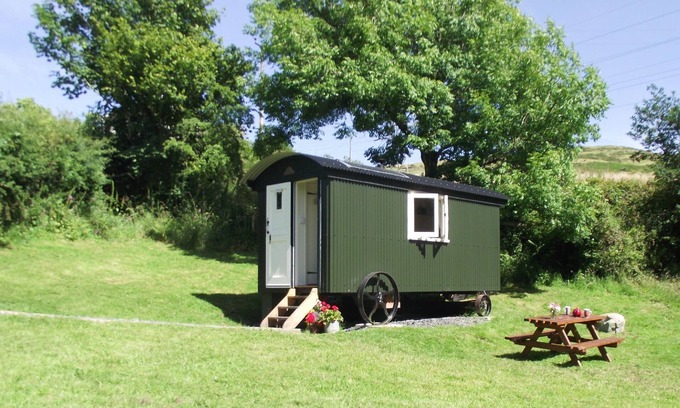 Ulverston Cabina | Acogedor Shepherd's Hut para dos personas con grabadora de leña. Admite mascotas.