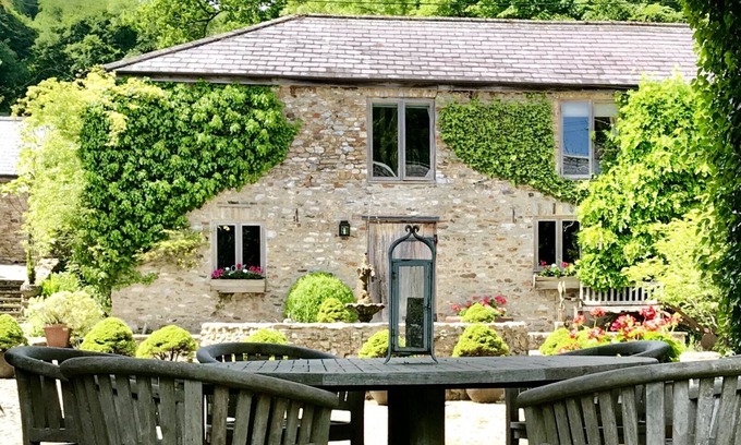 Honiton Casa | Hutchinghayes Barn - Two Bedroom House, Sleeps 4