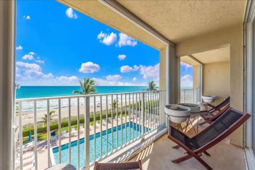 Hutchinson Island South Casa | Hutchinson Island BeachFront Heated Pool Balcony Top Floor