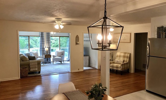 Tiger Cabaña | Hutch’s Mountain Cottage- Serene, Clean, & Cozy!