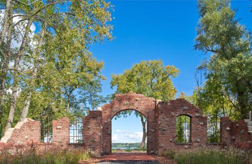 Kingston Complejo | Hutton Brickyards Riverfront Hotel & Venue