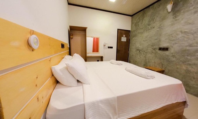 Fulidhoo Hotel | Huvan Inn