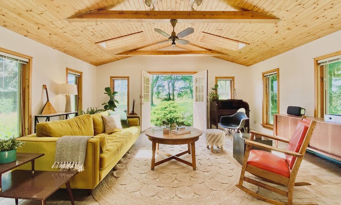 Consecon Casa | Huycks House - Prince Edward County Retreat Near Wineries and Beaches