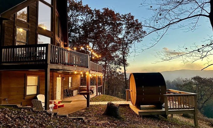 Steelville Casa | Huzzah Springs- hot tub, barrel sauna & arcade