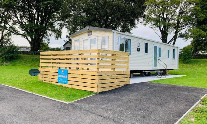 Balminnoch Complejo | HV66 - FREE WIFI-3 Bedrooms Indoor Pool Loch Views Fishing Golf Riding Shooting Water Sports 15 Mins Drive To Beaches PASSES NOT INCLUDED Most Activities Will Not Be Available Out Of Season Please Check Before Booking