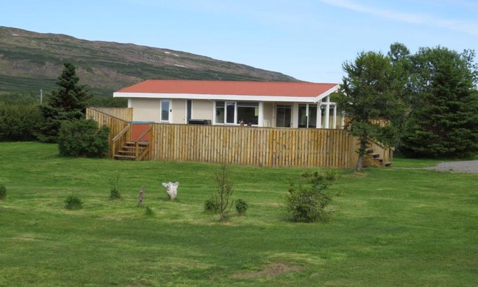 Holmavik Casa | Hvammur 1 with private hot tub