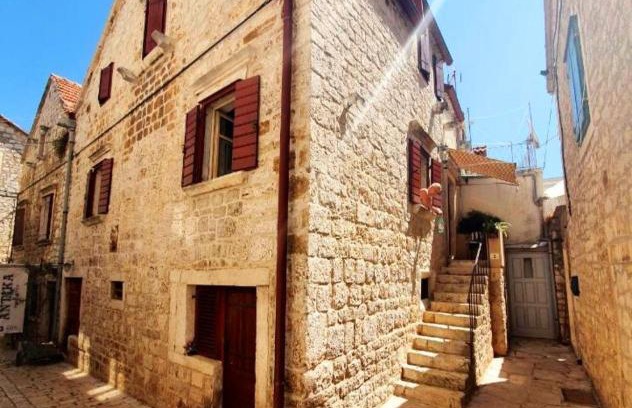 Stari Grad Casa | HVAR HEART HERITAGE STONE HOUSE 2 floors, up to 6 persons