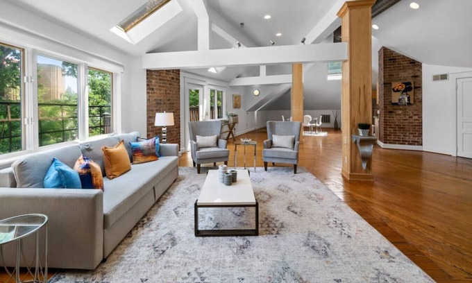 Hyde Park Apartamento | Hyde Park 2BR/2BA Penthouse with Private Patio