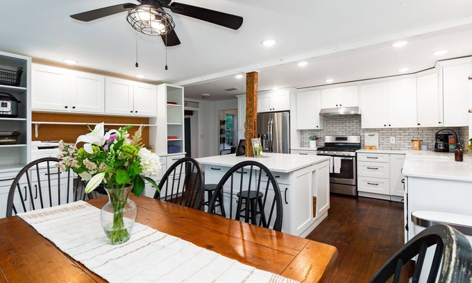 Hyde Park Casa | Hyde Park Haven: Entertaining Home for Families