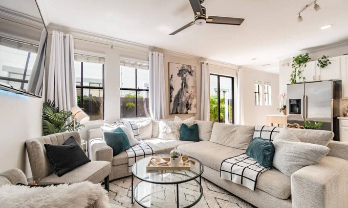 North Hyde Park Casa | Hyde Park/SoHo/Downtown 2/2 Townhome