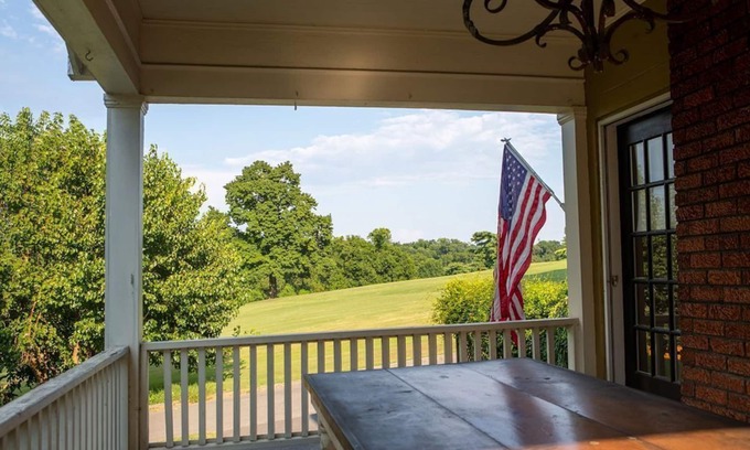 East Nashville Casa | Hydrangea: Golf Views, Porch Vibes, 3mi Broadway!
