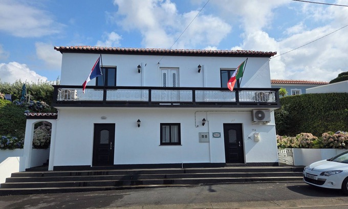 Quatro Ribeiras Casa | Hydrangea Hill Quatro Ribeiras 3 bedroom house