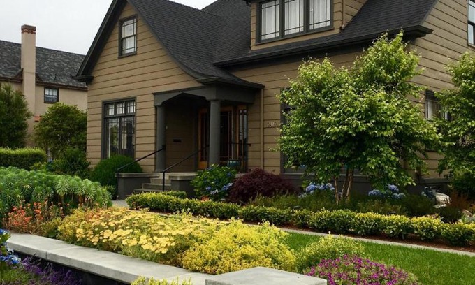 Eureka Hotel | Hydrangea Inn