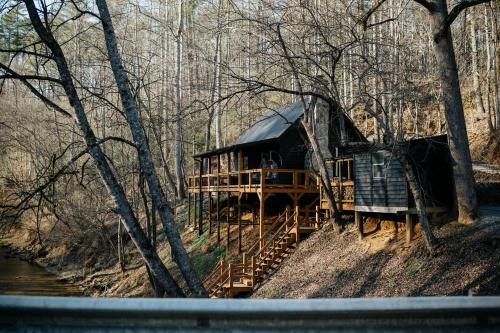 Cashes Valley Casa | Hygge Hollow Cabin on Fightingtown Creek in Blue Ridge, GA
