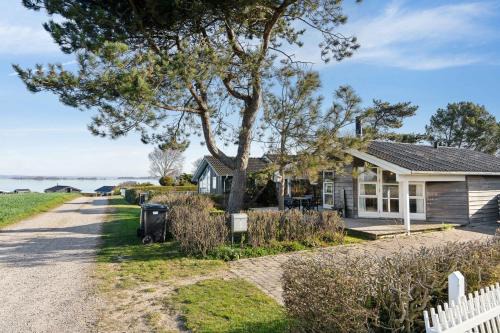 Bøjden Casa | Hyggeligt Sommerhus Med Havudsigt
