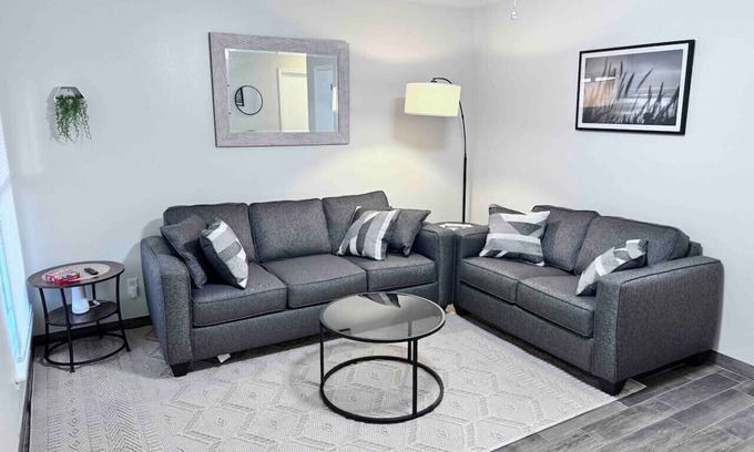 Pooler Apartamento | I-95 and Tanger Outlets. Pets are allowed