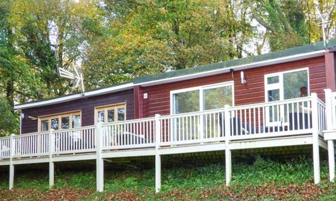 Bucks Cross Cabaña | I C LUNDY TOO, pet friendly, with a garden in Woolfardisworthy
