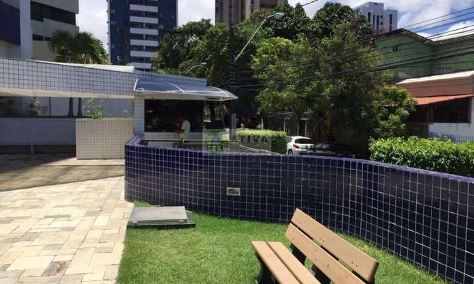 Espinheiro Apartamento | Alquilo una habitación en un edificio bien ubicado, con plaza de aparcamiento, piscina, sauna.