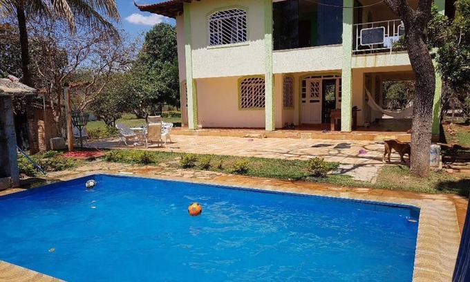 Valparaiso de Goias Cabaña | Alquilo hermosa finca con piscinas, barbacoa y campo de fútbol.
