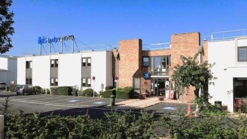 Clermont-Ferrand Hotel | Ibis Budget Clermont Ferrand - Le Brezet - Aeroport