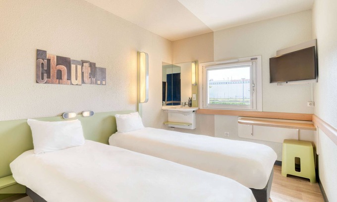 Trappes Hotel | ibis budget Versailles Trappes