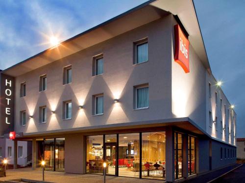 Riom Hotel | ibis Clermont Ferrand Nord Riom
