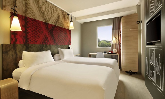 Saint-Vincent-de-Paul Hotel | ibis Paris Gare du Nord Chateau Landon 10ème Hotel
