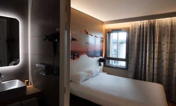 Clermont-Ferrand Hotel | ibis Styles Clermont Ferrand Le Brezet Aeroport