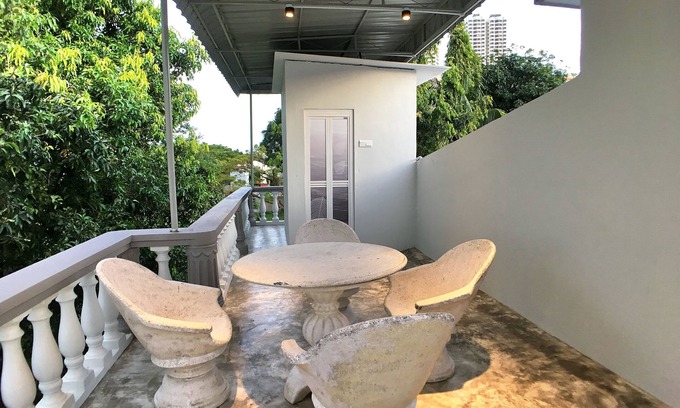 Downtown George Town Casa | iBook10 Deluxe Loft Suite Room by iBook Homestay
