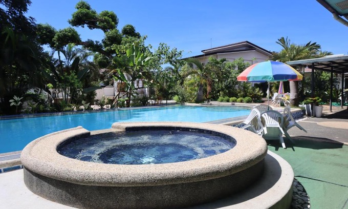 Dauis Hotel | Ice Bear Bar & Tourist Inn